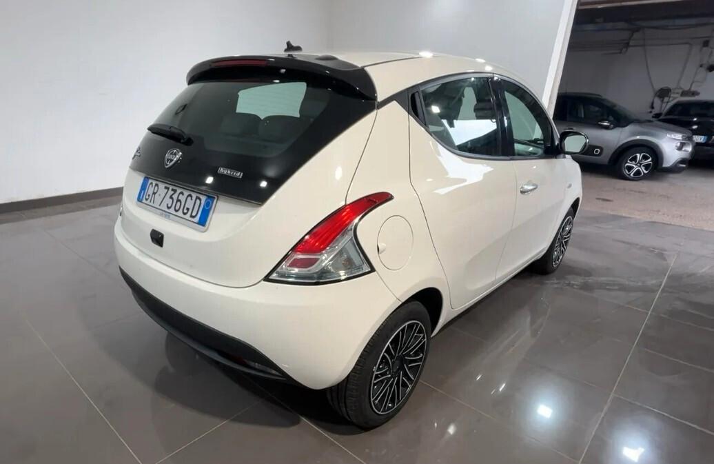 Lancia Ypsilon 1.0 FireFly 5 porte S&S Hybrid Gold