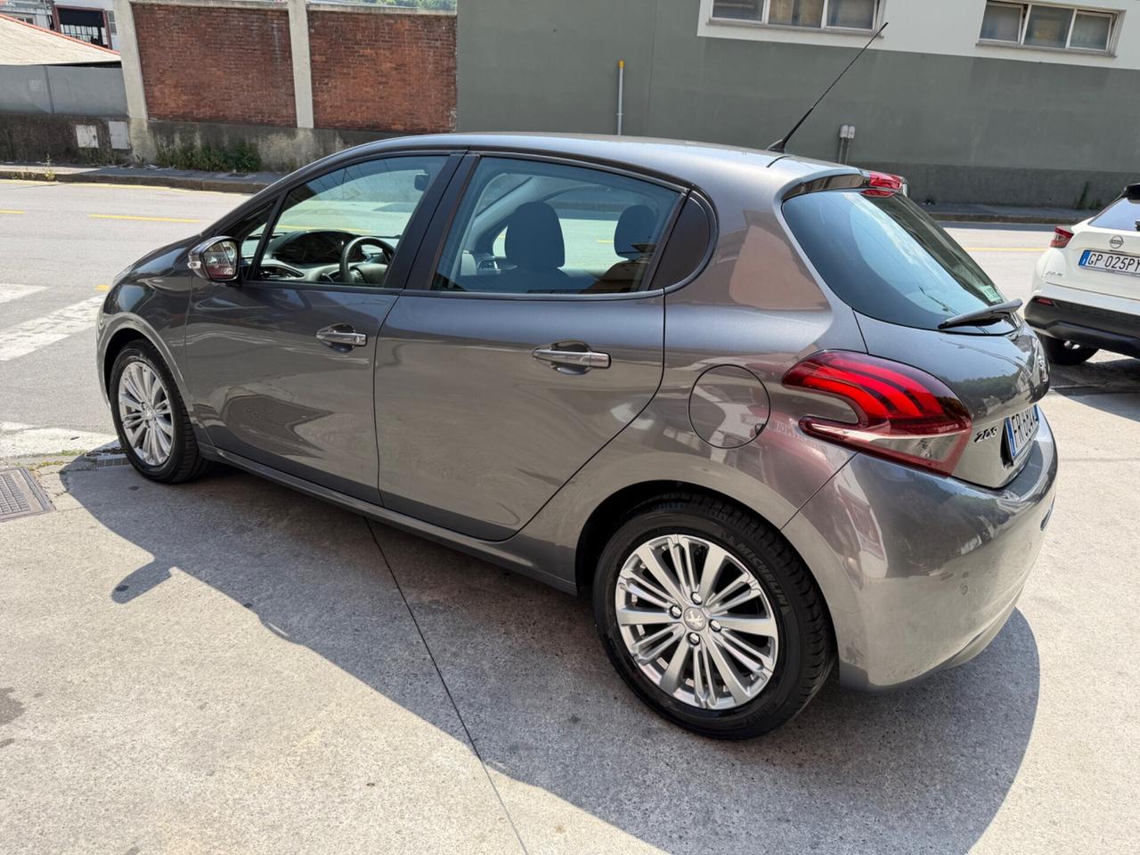 Peugeot 208 82 CV ALLURE KM 19 MILA !!!!