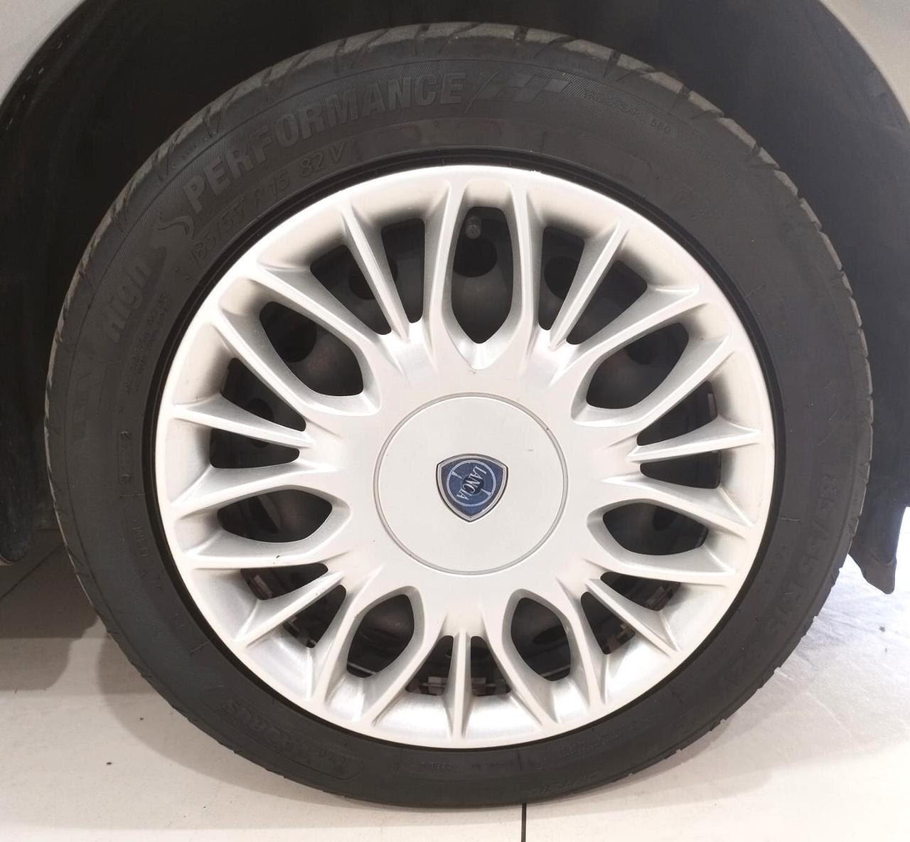 Lancia Ypsilon 1.2 69 CV 5 porte Silver