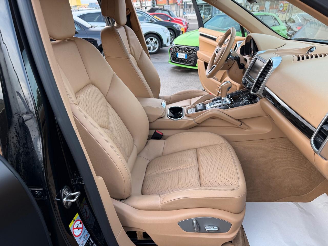 Porsche Cayenne 3.0 Diesel /km docnavi/pelle/chrono/21"