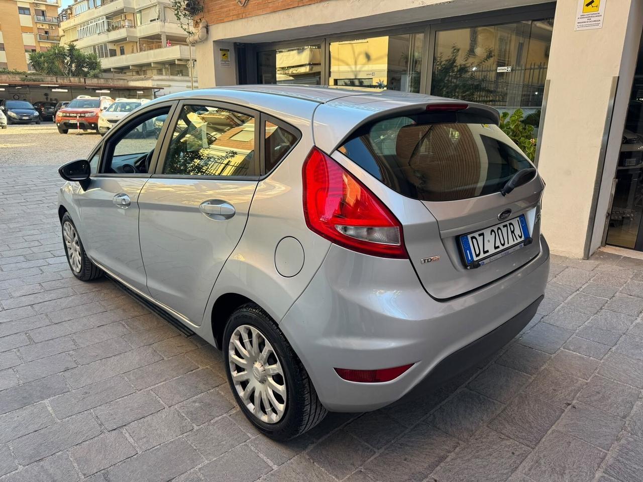 FORD Fiesta 1.4 TDCi 68CV 5 porte Titanium