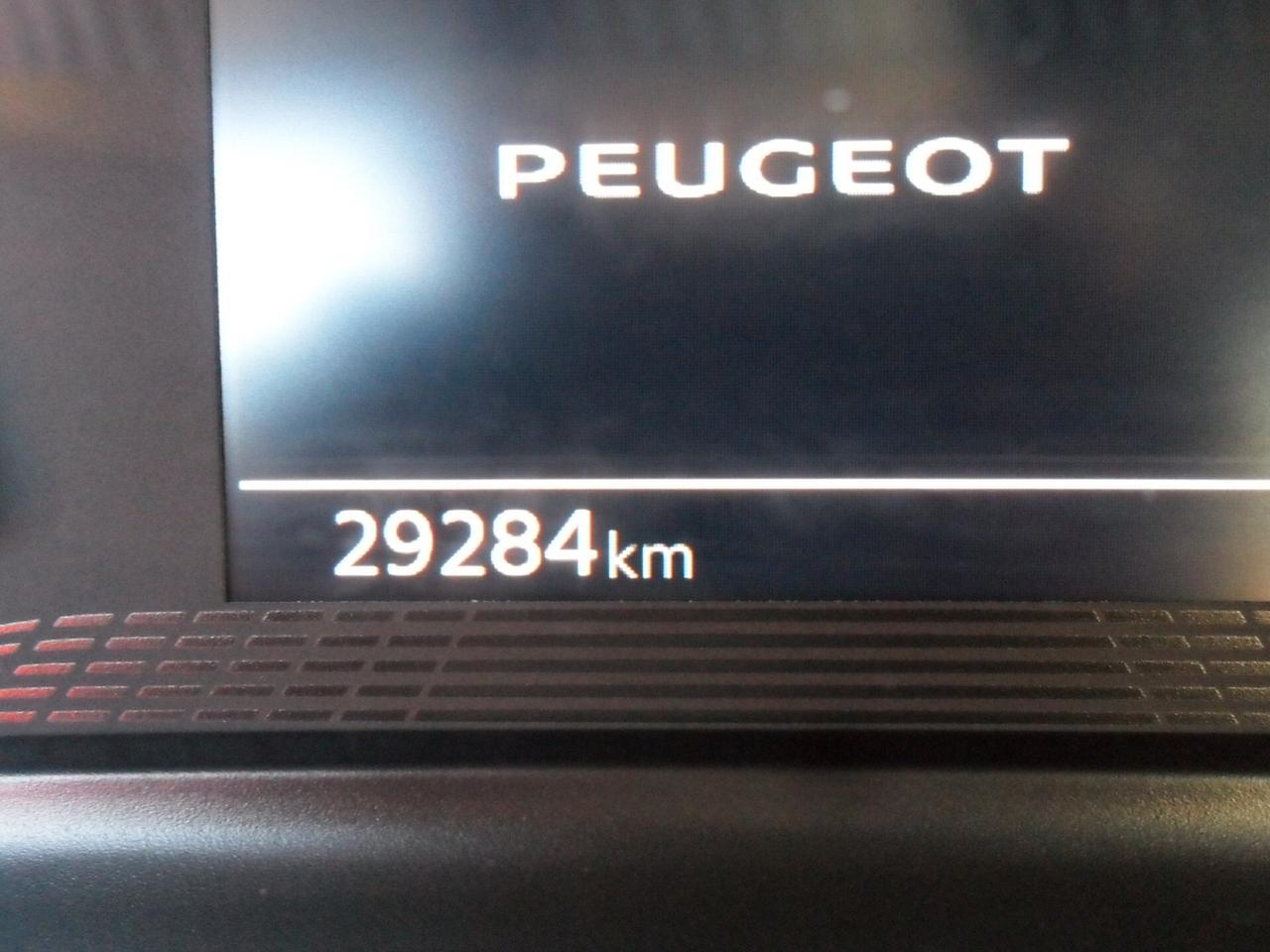 Peugeot 2008 PureTech 1.2 benzina Active Pack