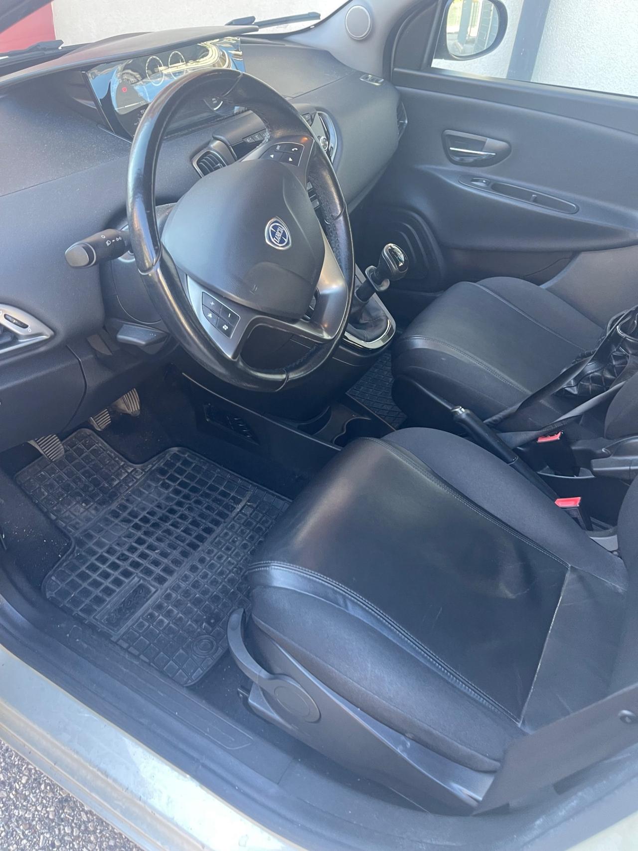Lancia Ypsilon 1.2 69 CV 5 porte GPL Ecochic Platinum SI NEOPATENTATI