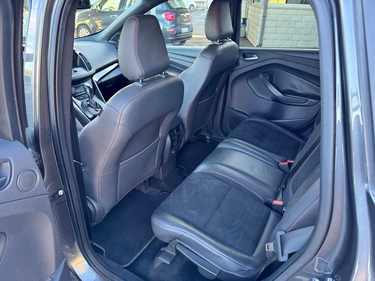 Ford Kuga 1.5 TDCI 120CV S&S 2WD Powershift ST-Line Business