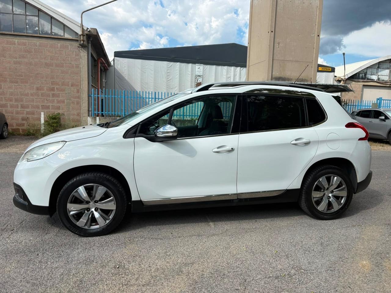 Peugeot 2008 PureTech 82 Allure 2015 131.000 KM