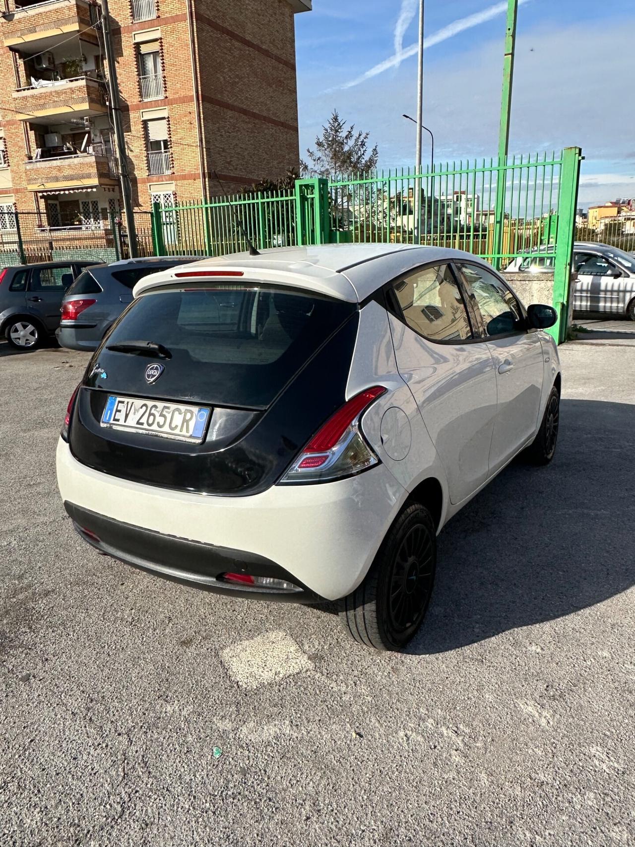 Lancia Ypsilon 0.9 TwinAir 85 CV 5 porte Metano Ecochic Gold