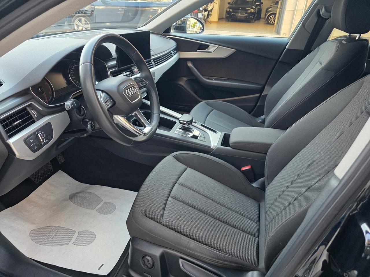 Audi A4 Avant 30 TDI/136 CV S tronic Business+Cerchi 18+Fari Led..