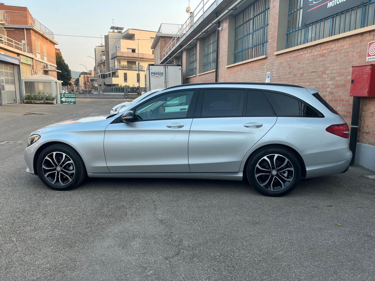 Mercedes benz C 220 4Matic Premium- FULL SERVICE MERCEDES