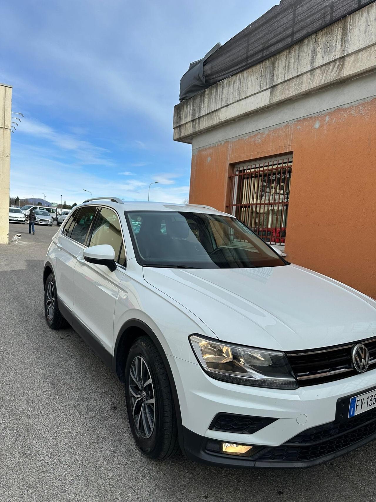 Volkswagen Touran 2.0 TDI 150 CV SCR DSG Business BlueMotion Technology