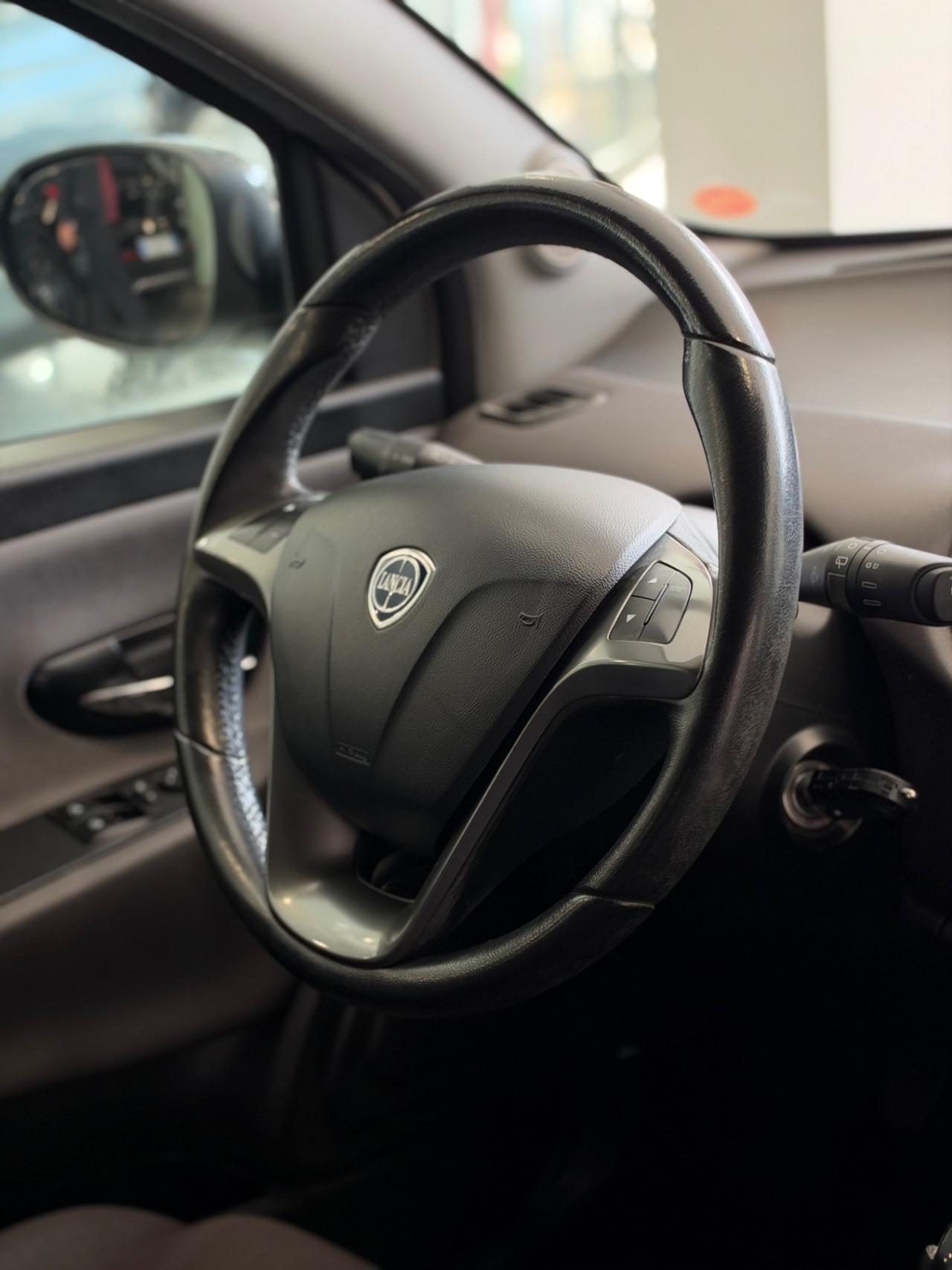 Lancia Ypsilon 1.3 MJT 16V 95 CV 5 porte S&S Silver