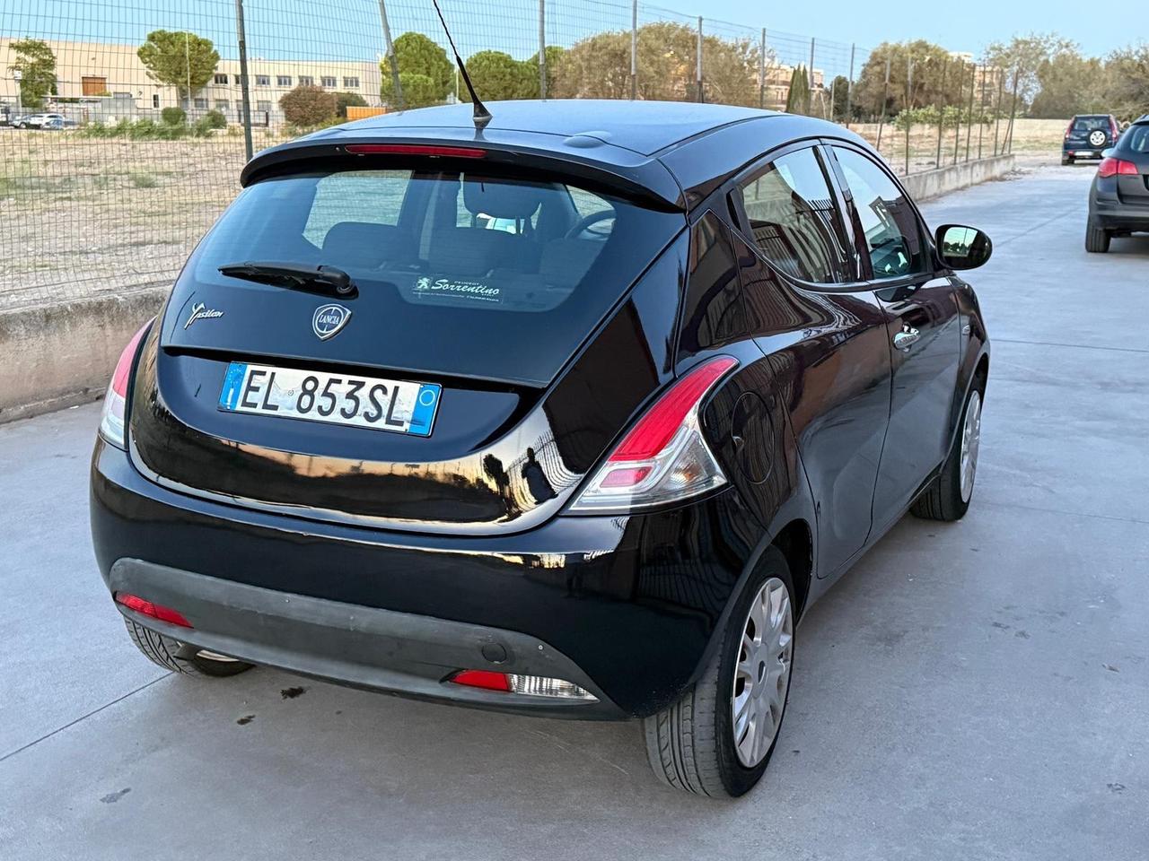 Lancia Ypsilon 1.2 69 CV 5 porte GPL Ecochic Silver