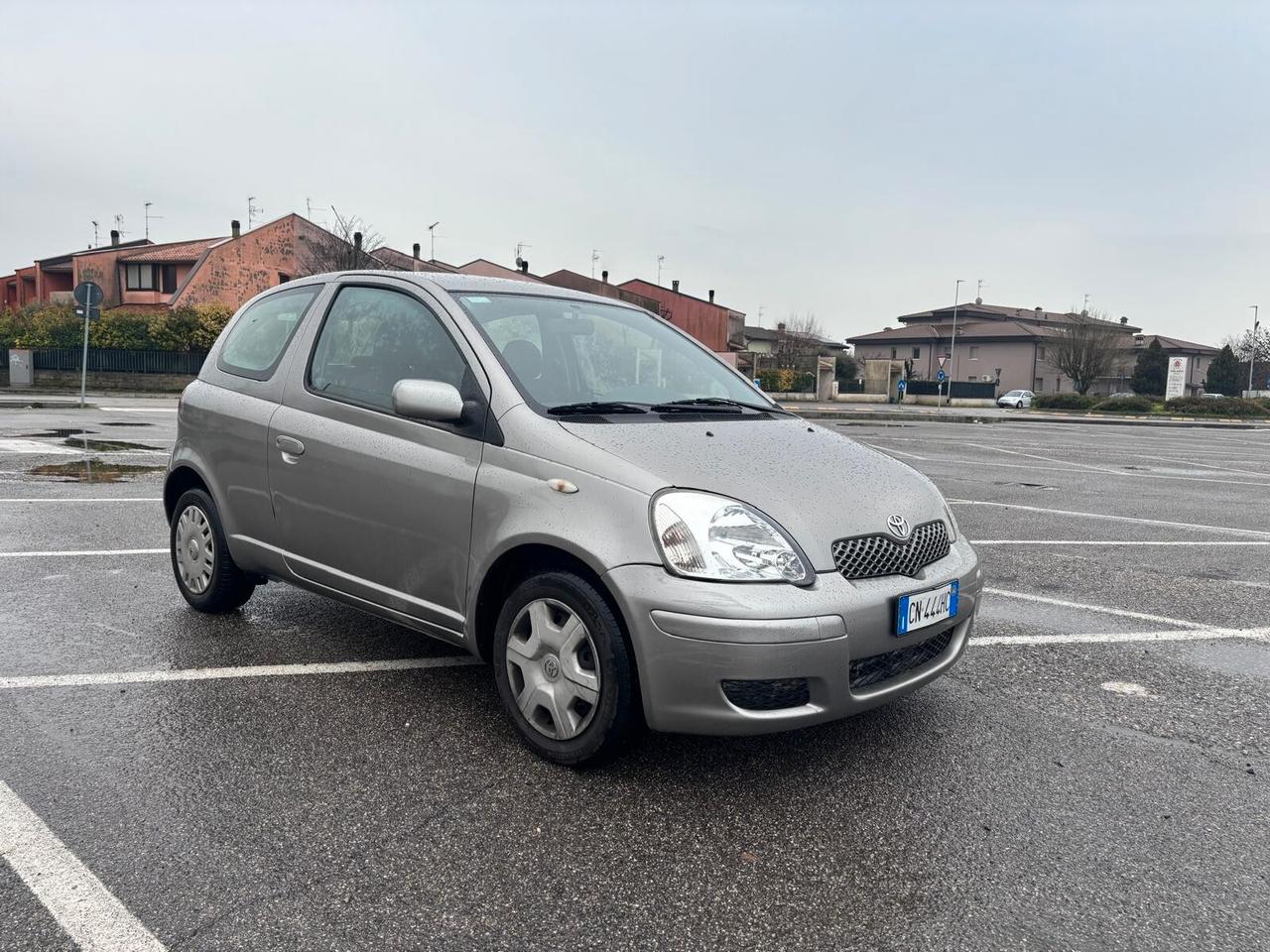 Toyota Yaris 1.0i 16V cat 5 porte