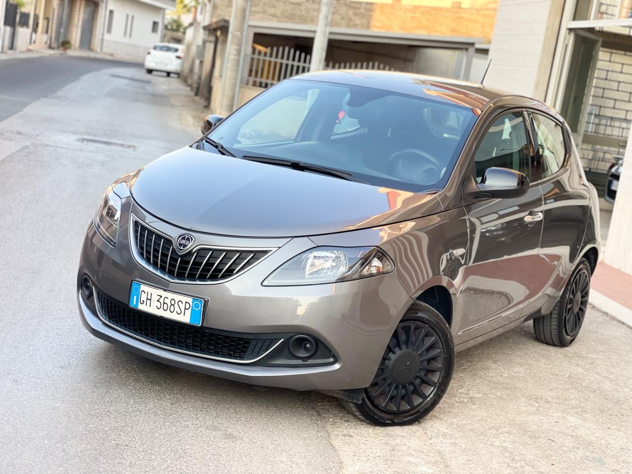 Lancia Ypsilon 1.0 5 porte S&S Hybrid Silver 2022