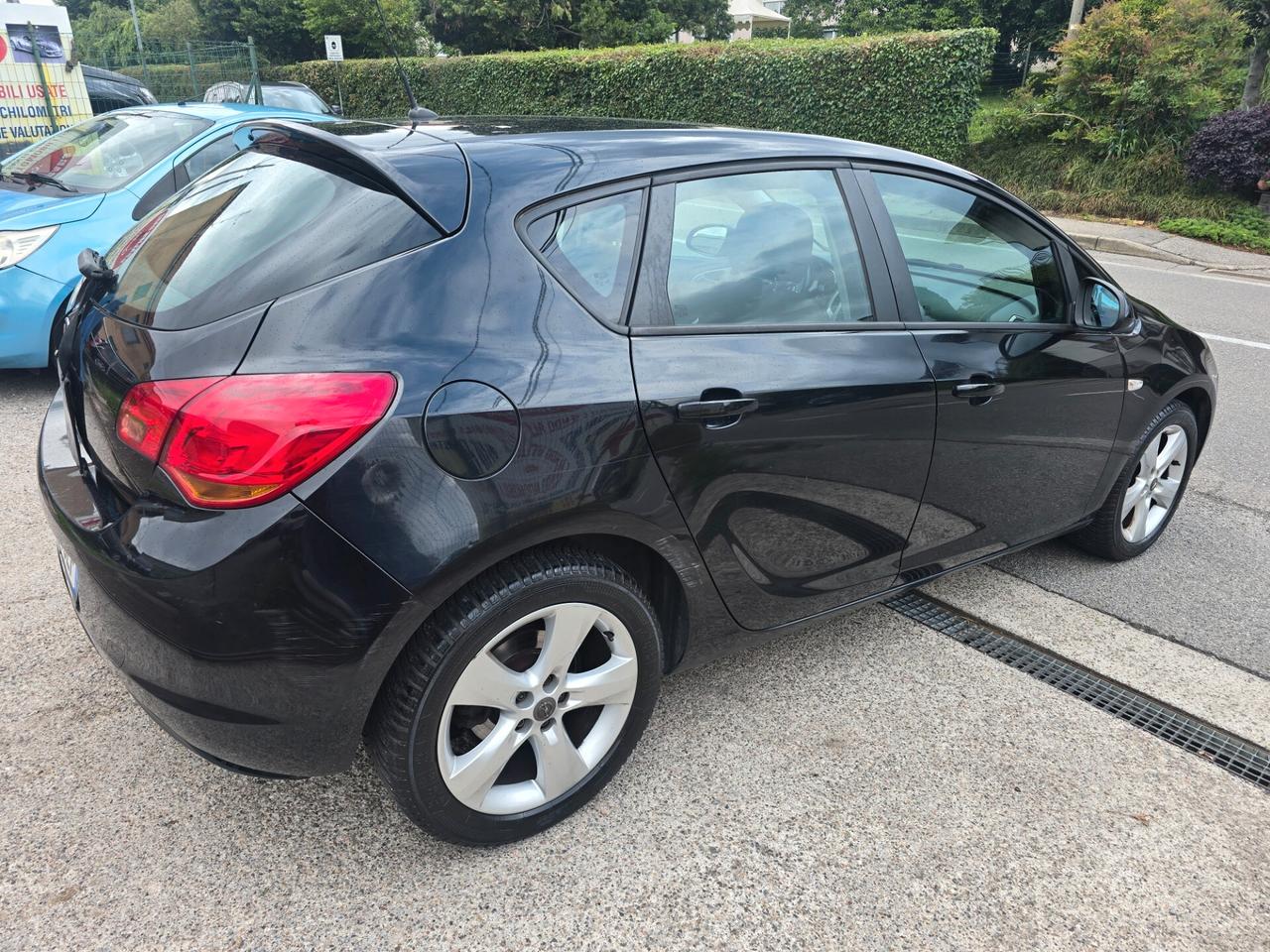 Opel Astra 1.4 100CV 5 porte Cosmo