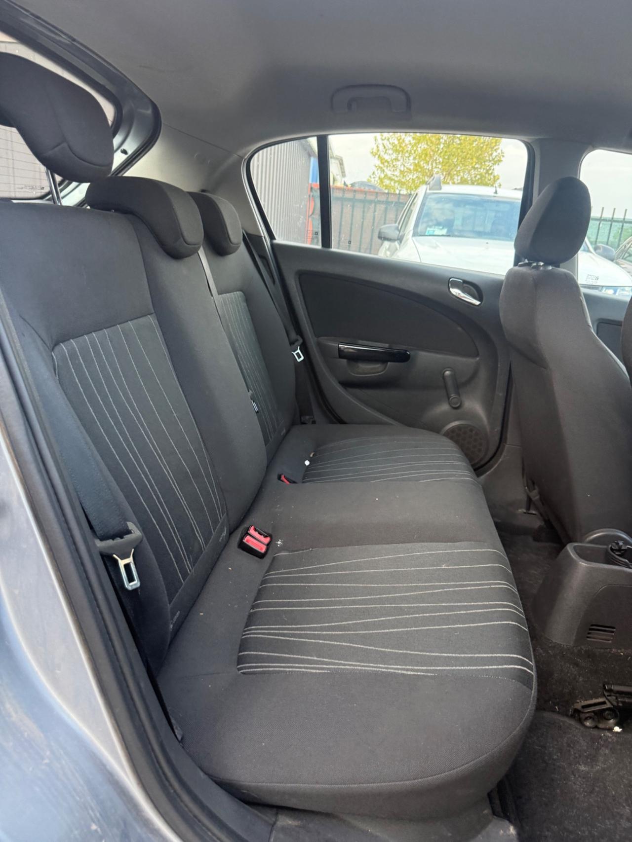 Opel Corsa 1.2 5 porte Cosmo