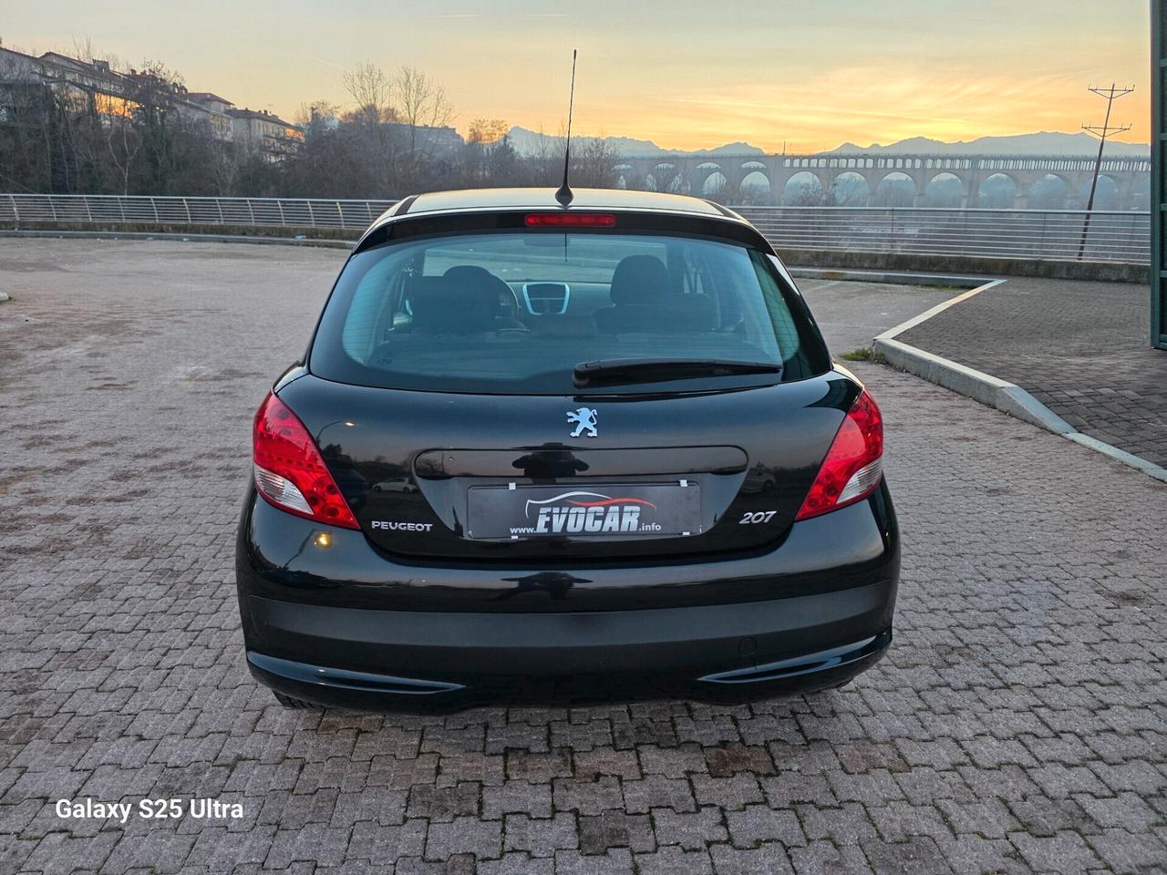 Peugeot 207 1.4 8V 75CV 3p. ONE Line