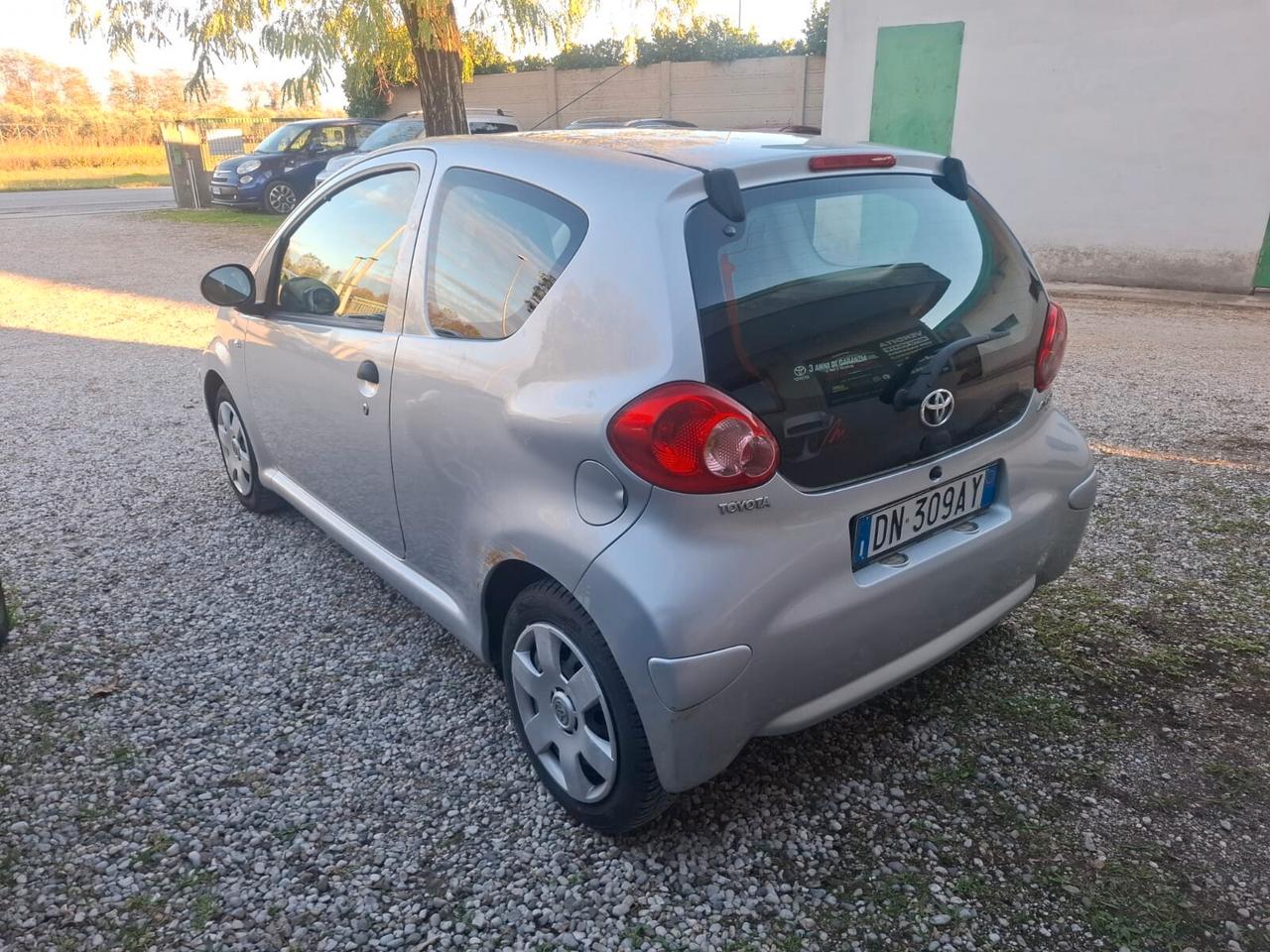 Toyota Aygo 1.0 12V VVT-i 3 porte Sol 68Cv (50Kw)