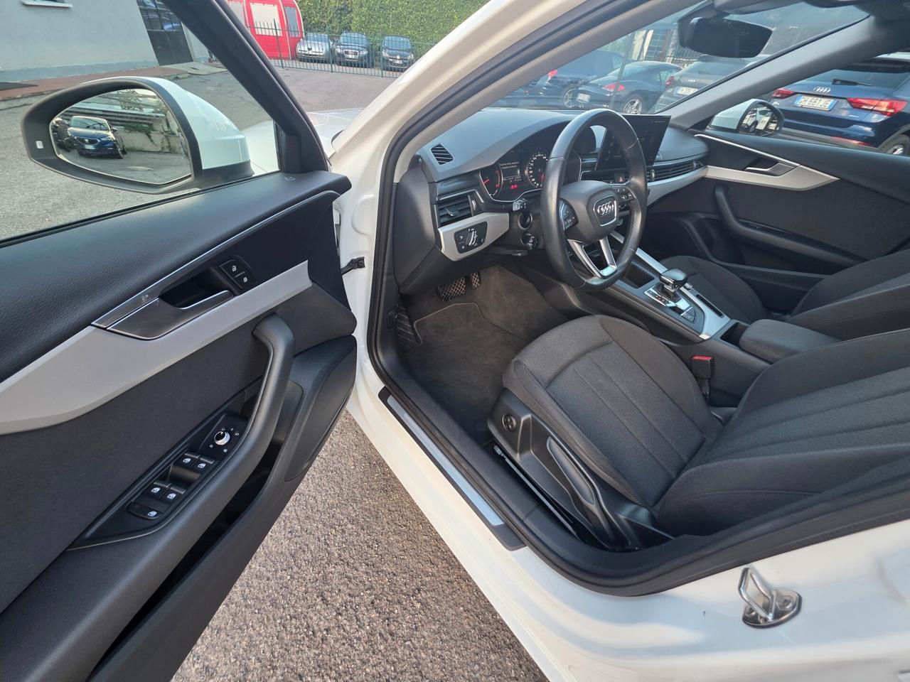Audi A4 Avant 30 TDI/136 CV S tronic Business