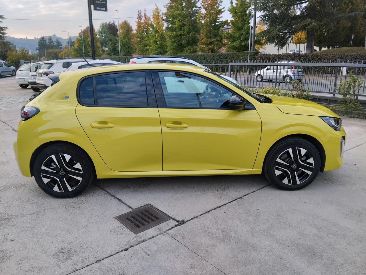 Peugeot 208 motore elettrico 136 CV 5 porte E-Style