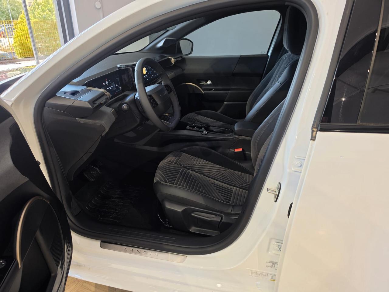 Lancia Ypsilon Hybrid e-DCT LX