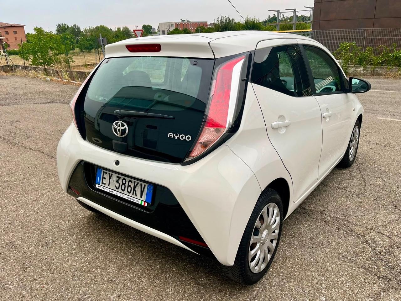Toyota Aygo 1.0benz 2015 163.000km neopatentati