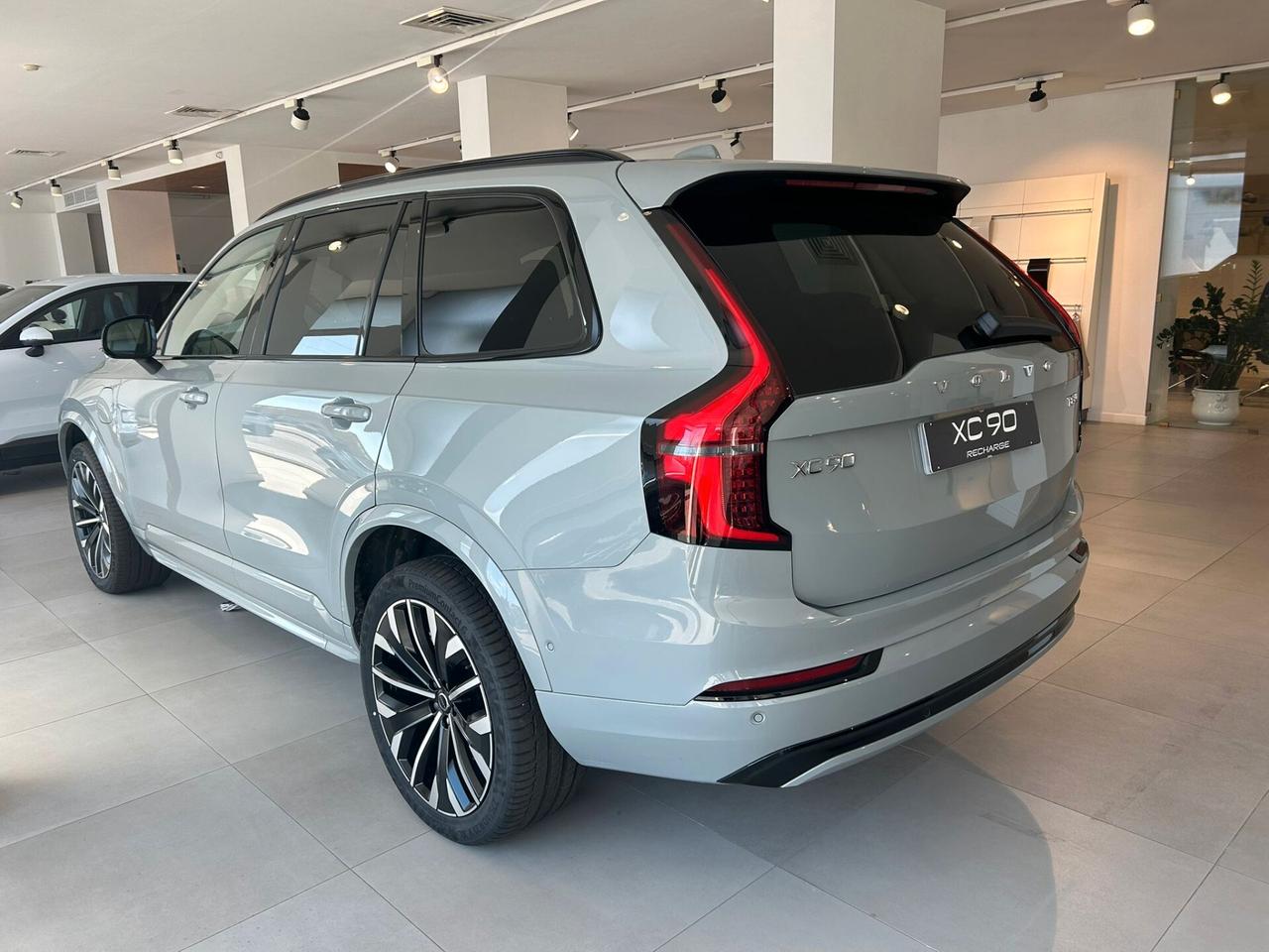 Volvo XC 90 T8 AWD automatico 7 posti PLUS DARK