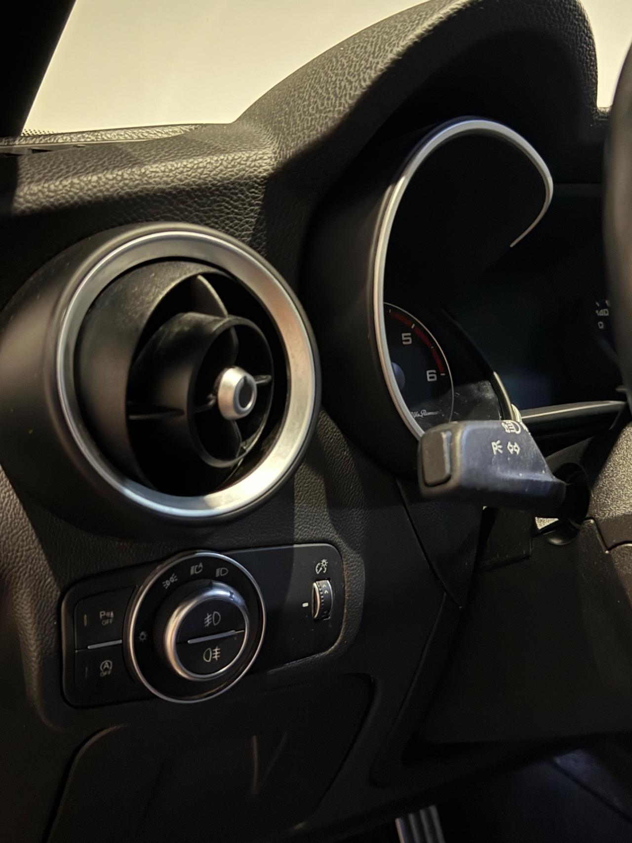Alfa Romeo Stelvio 2.2 Turbodiesel 160 CV AT8 RWD Business