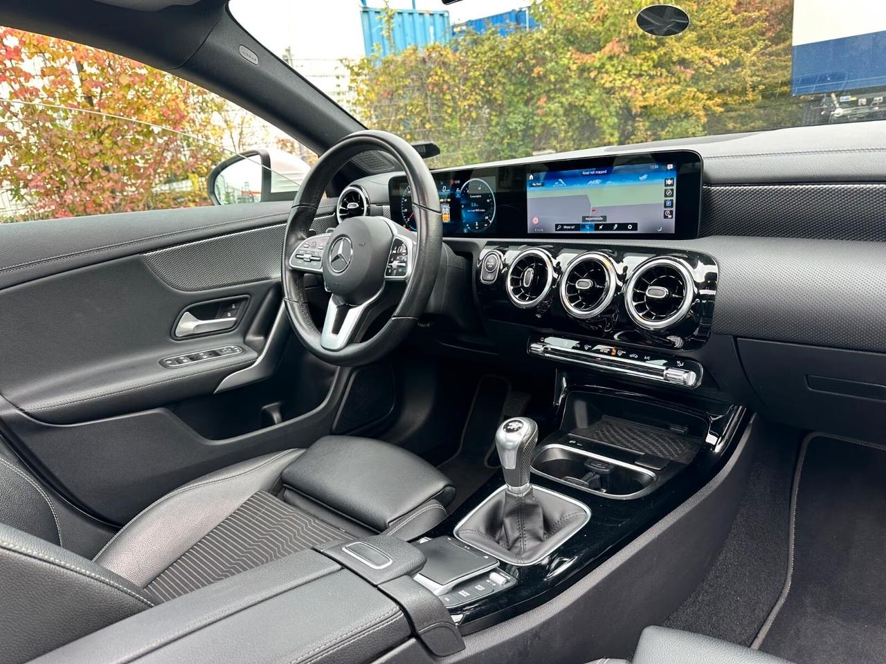 Mercedes-benz CLA 180 Panorama LED MBUX