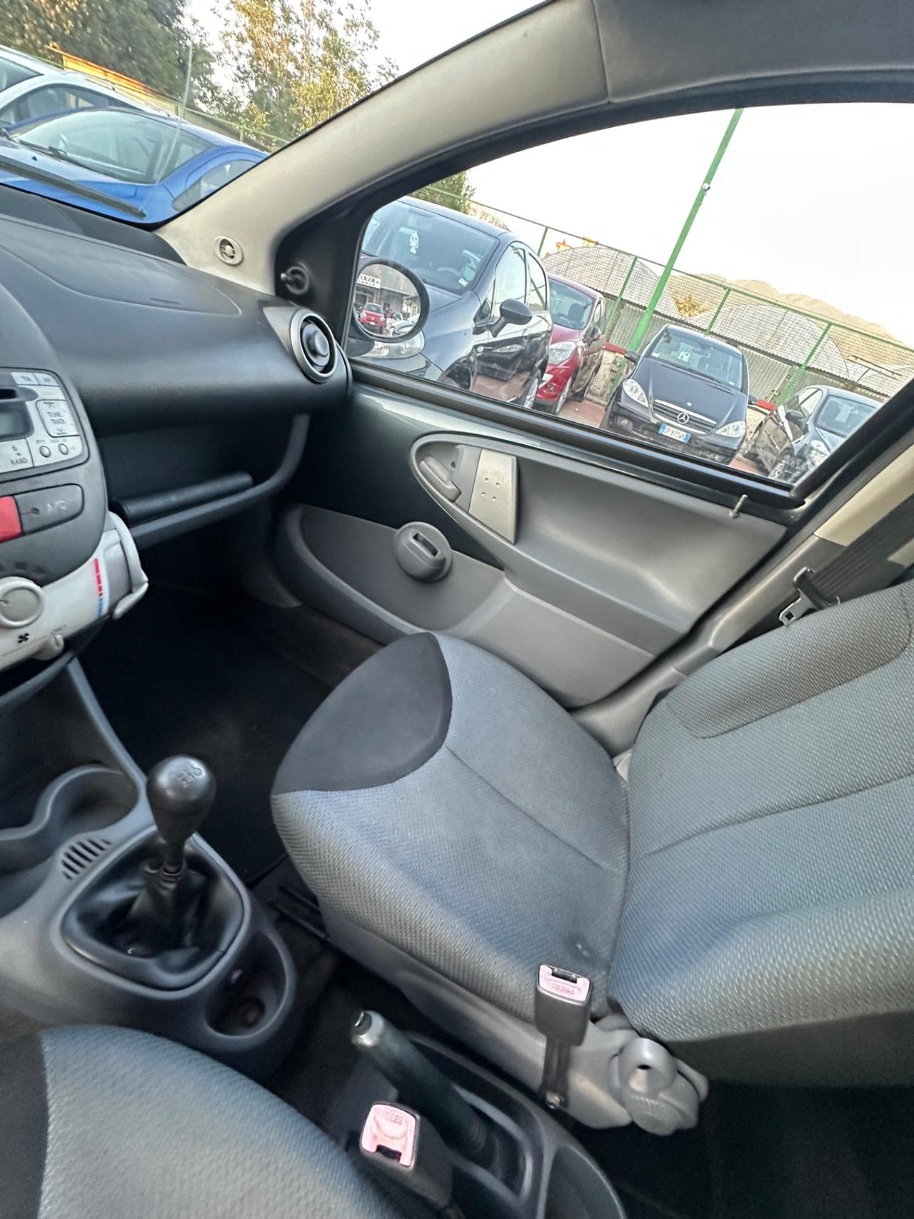 Toyota Aygo 1.0 12V VVT-i 5 porte Sol