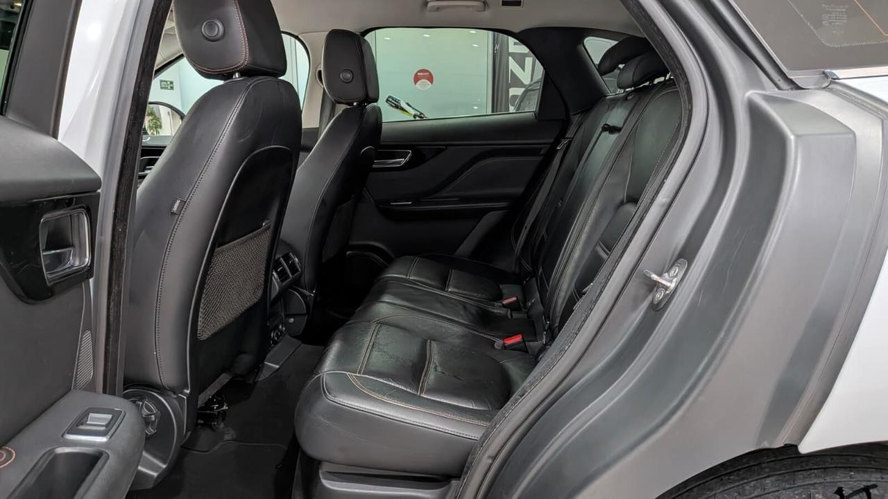 Jaguar F-Pace 2.0 D 180 CV AWD Prestige