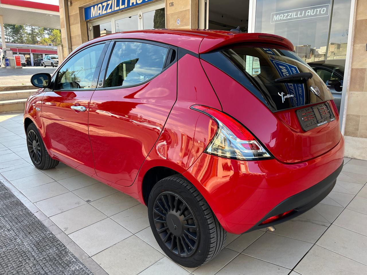 Lancia Ypsilon 1.0 Hybrid 5 porte 70cv -gz749ve-