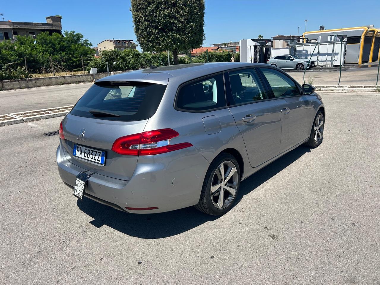 Peugeot 308 BlueHDi 130 S&S SW Allure da vetrina