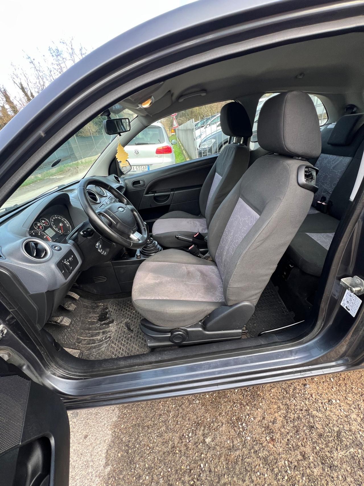 Ford Fiesta 1.4 16V 5p. Ghia