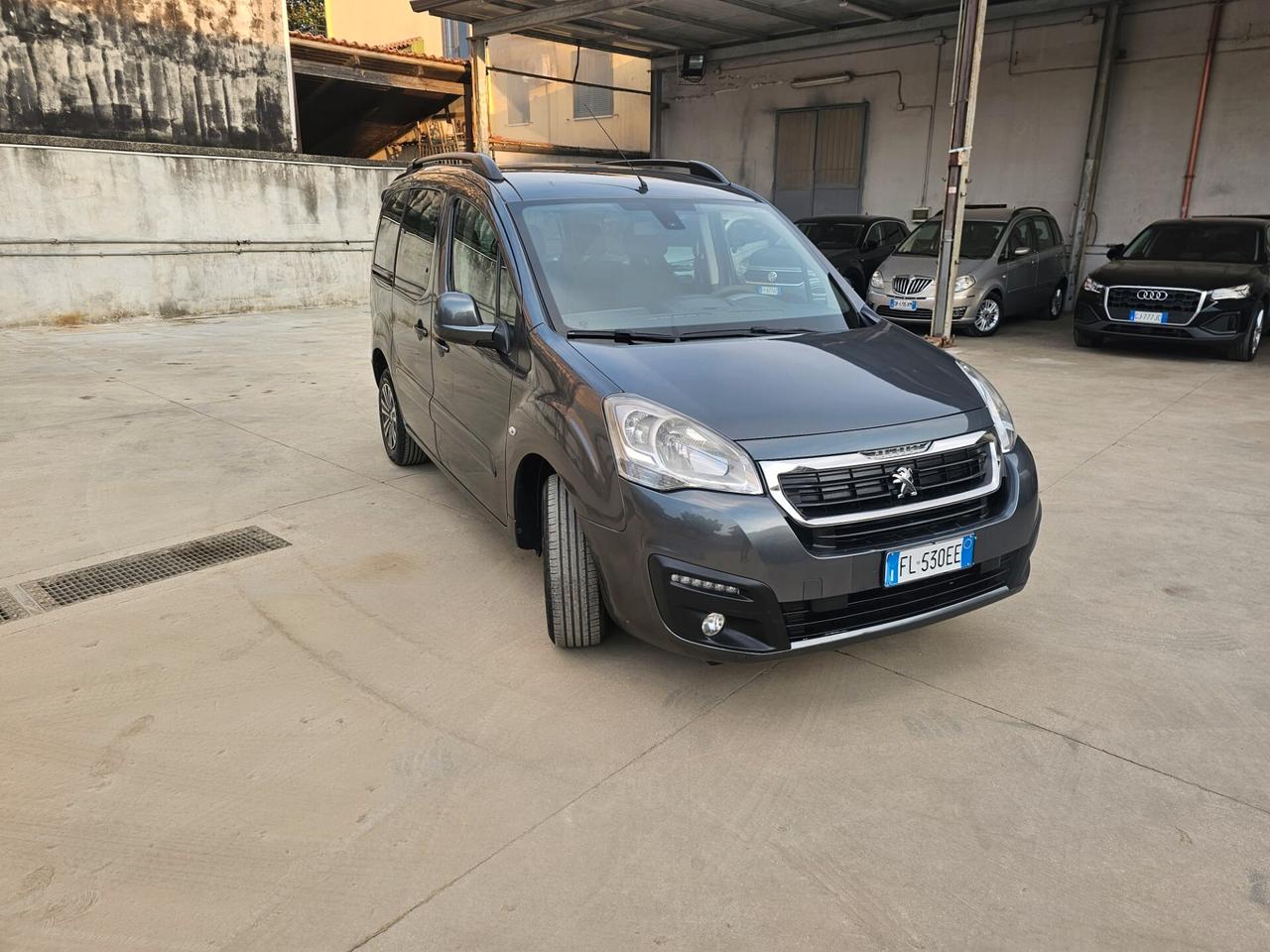Peugeot Partner Tepee BlueHDi 100 Outdoor