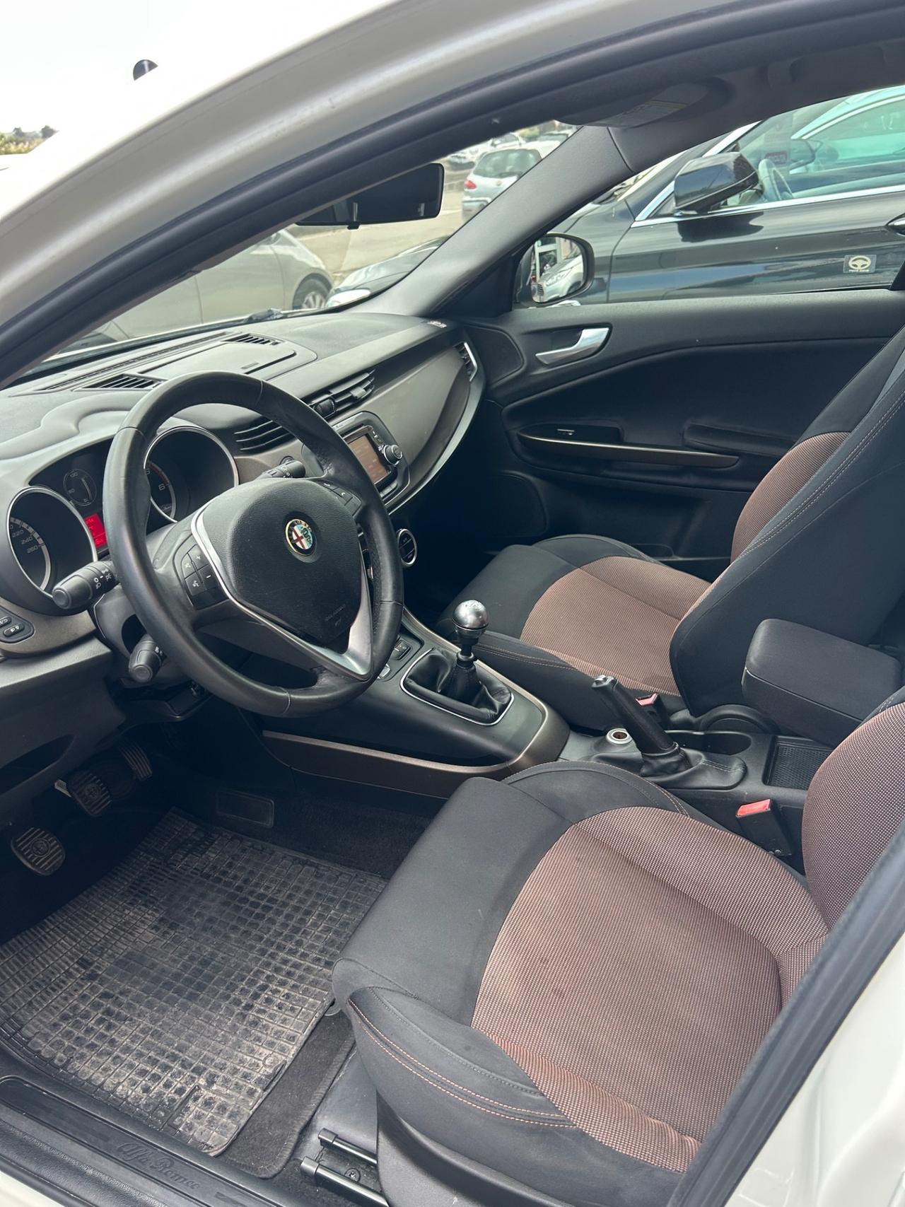 Alfa Romeo Giulietta 1.6 JTDm-2 105 CV Exclusive