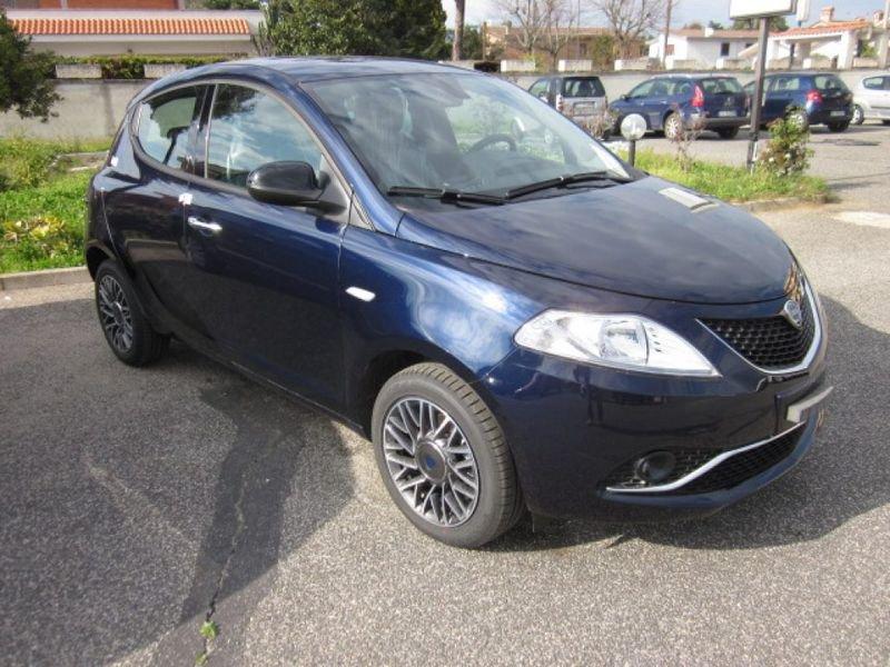 Lancia Ypsilon 1.0 FireFly 5 porte S&S Hybrid Silver * NUOVE *