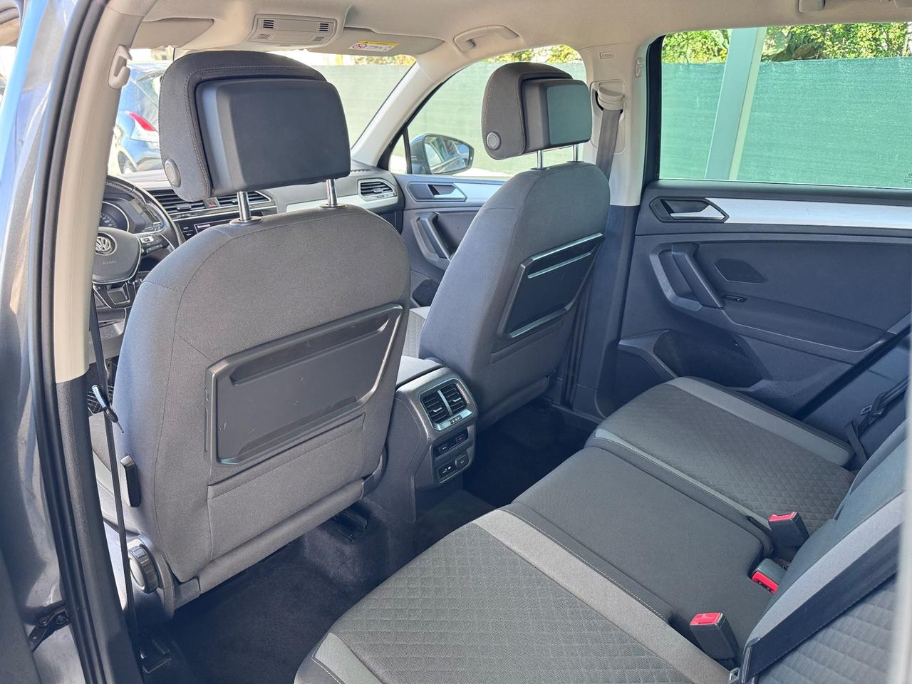 Volkswagen Tiguan 2.0 TDI SCR DSG 4MOTION Business BMT