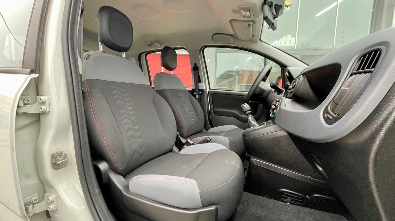 FIAT PANDA 1.2 LOUNGE 69CV 5 POSTI - NEOPATENTATI