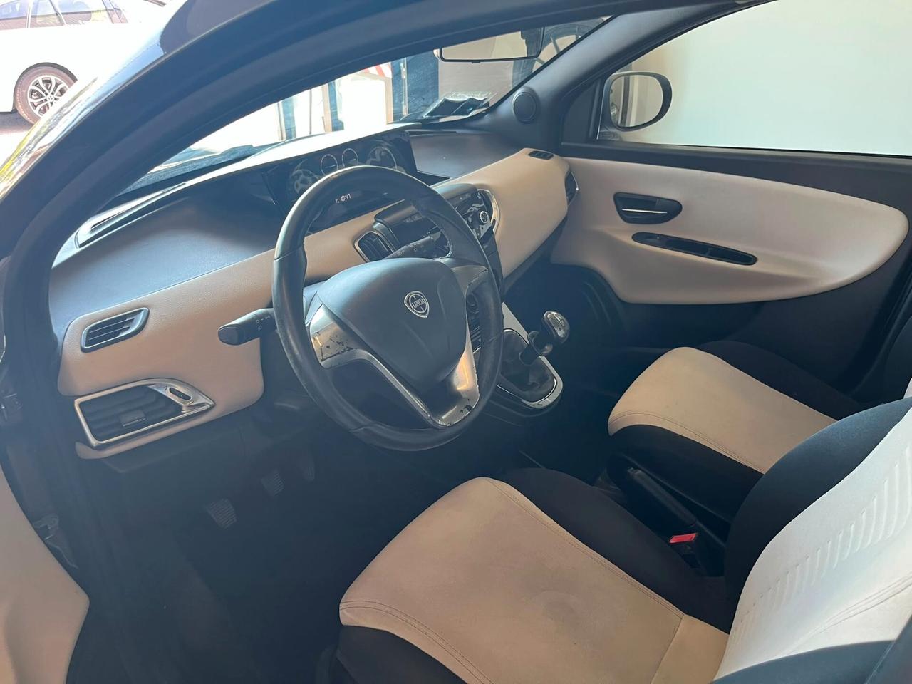 Lancia Ypsilon 1.2 69 CV 5 porte Platinum