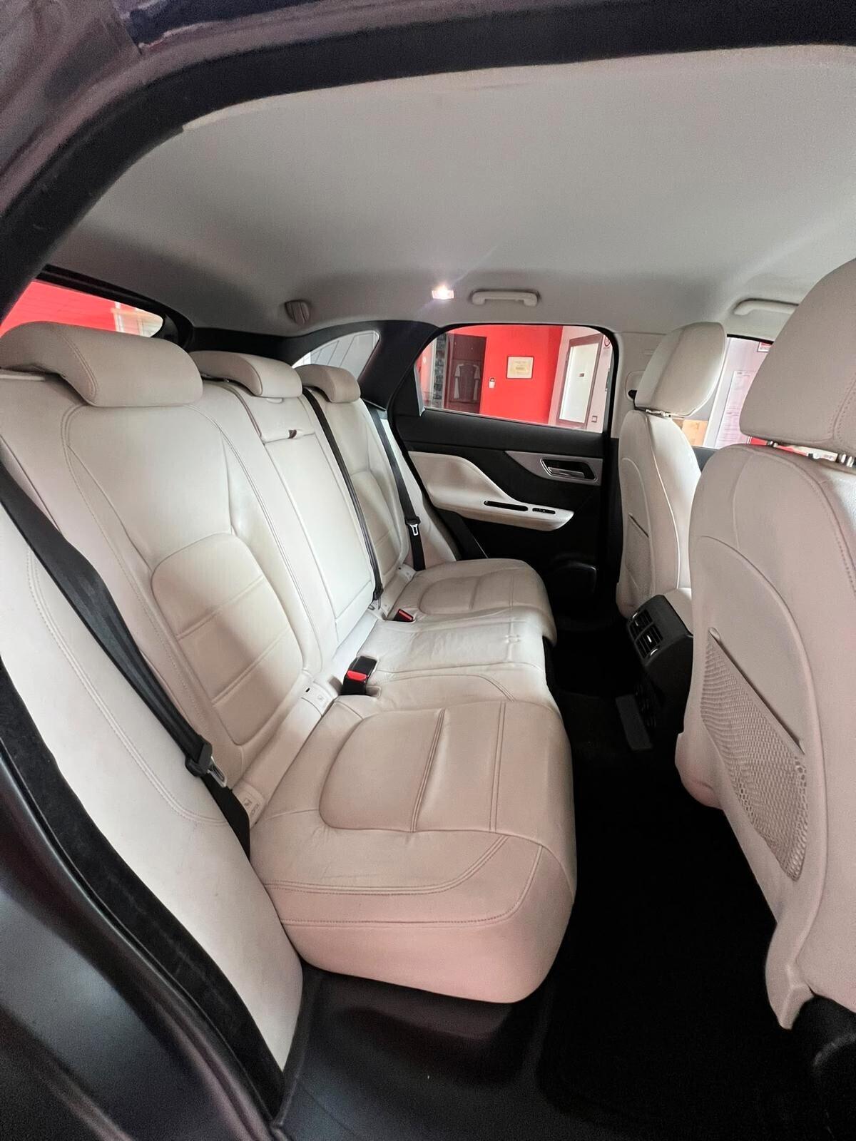 Jaguar F-Pace 2.0 D 180 CV AWD Pure