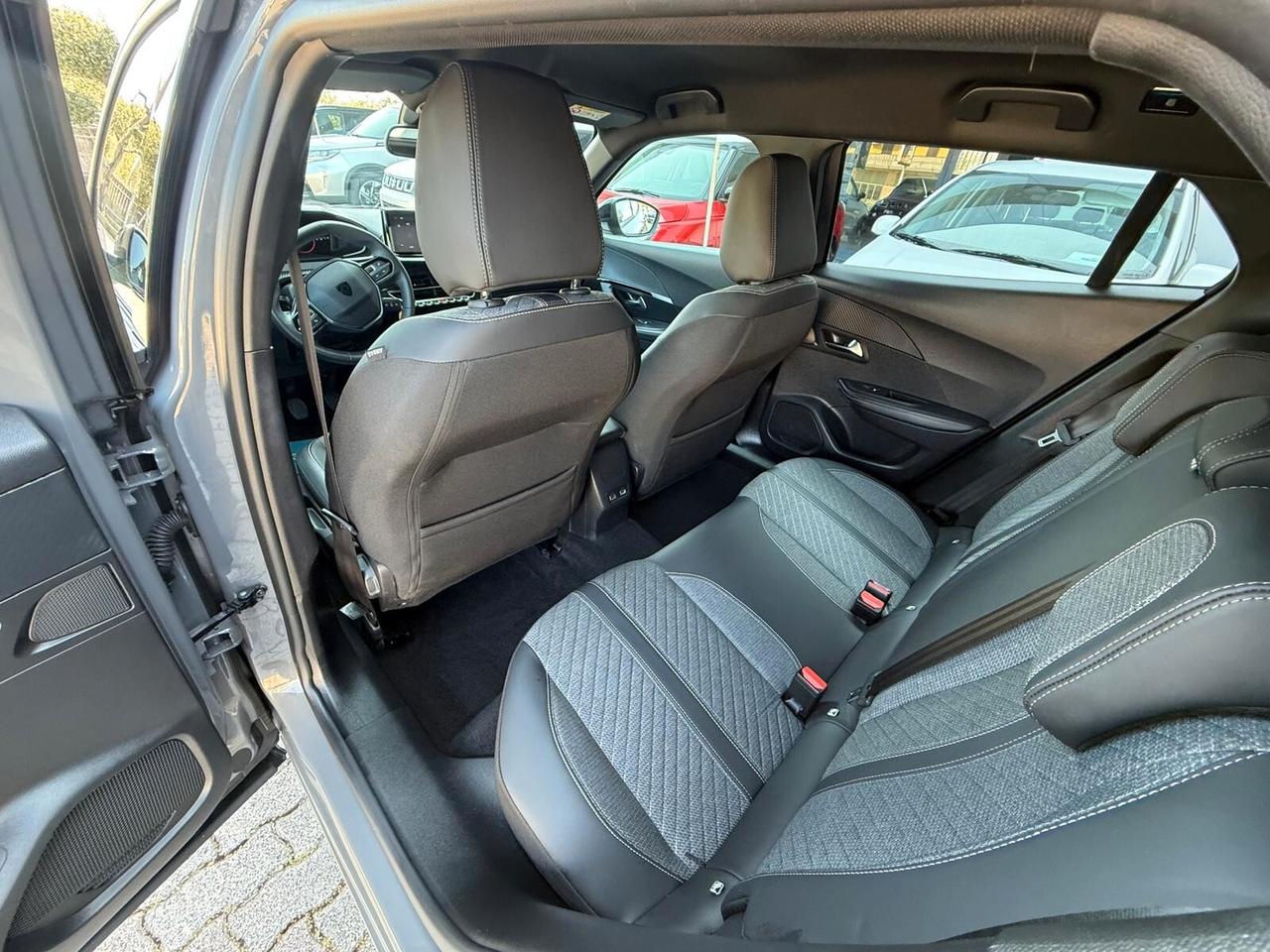 Peugeot 2008 PureTech 100 S&S Allure - ok neopatentati -