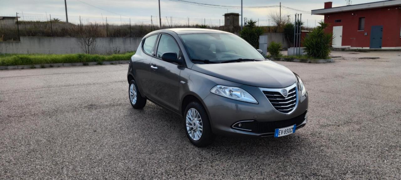 Lancia Ypsilon 0.9 TwinAir 85 CV 5 porte Metano Ecochic Gold