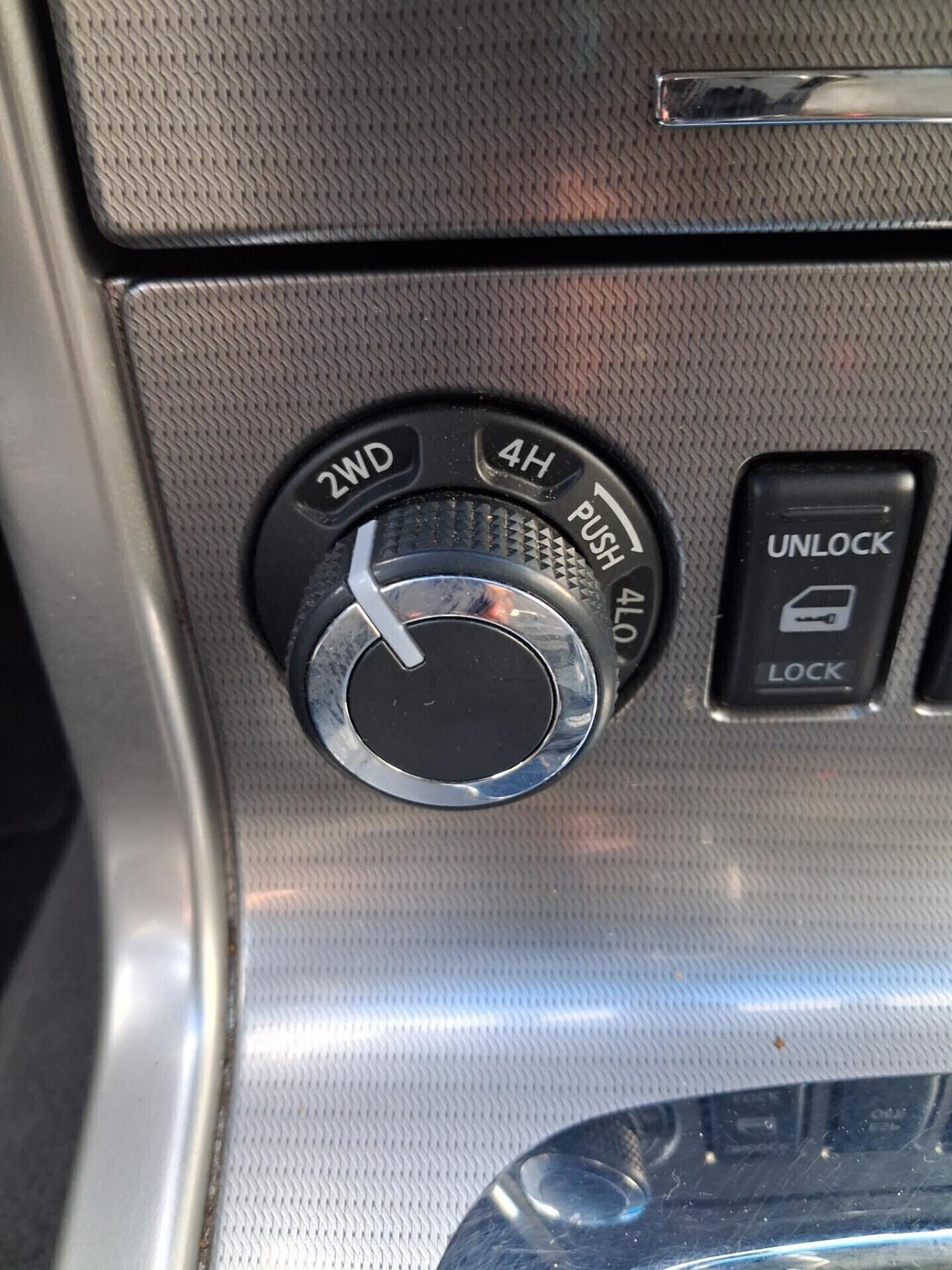 NISSAN Navara 3.000 dCi V6 231cv Km176.000