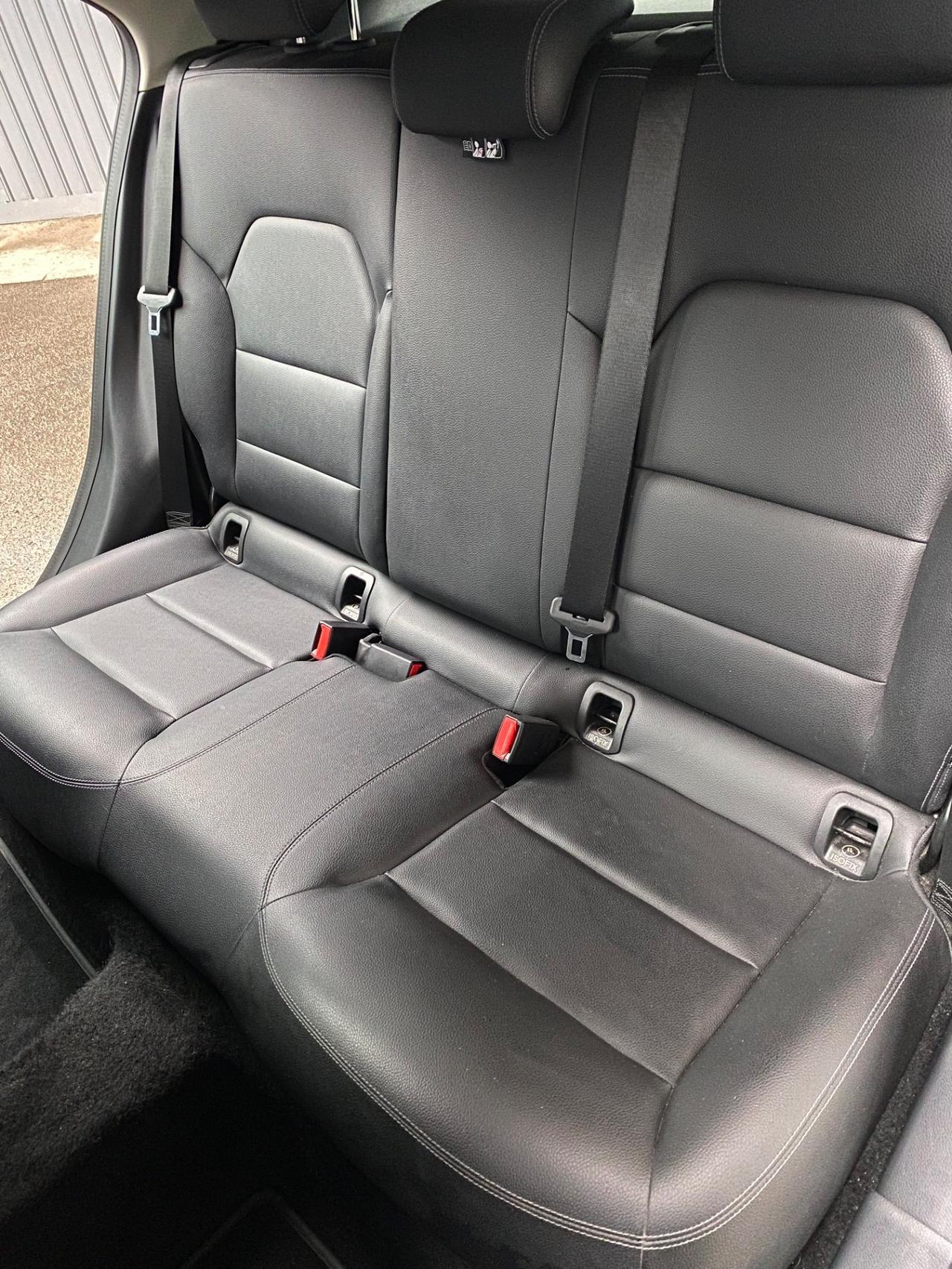 Mercedes-Benz A 180d 1.5 109cv Premium - 2017