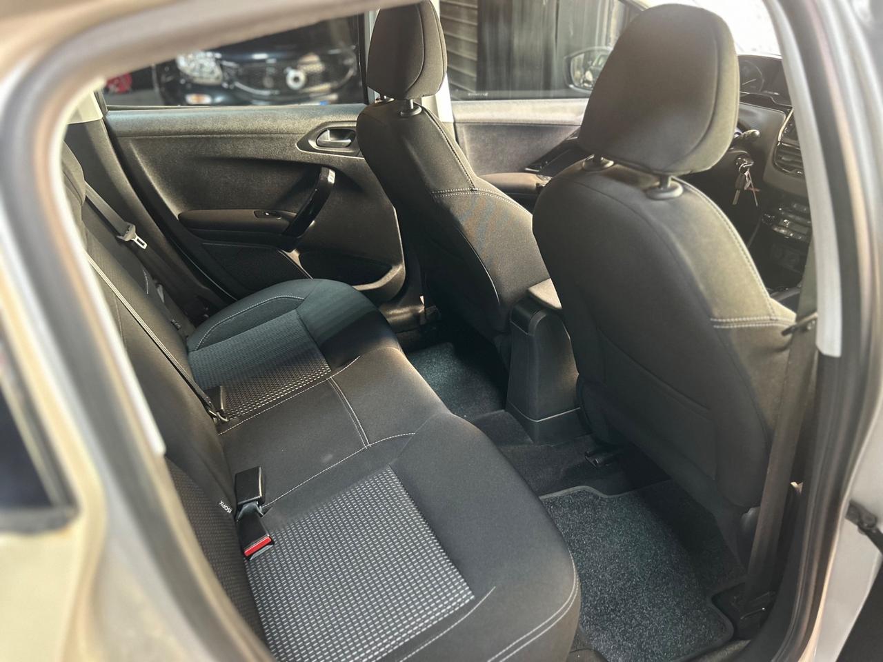 Peugeot 208 BlueHDi 75 5 porte Allure