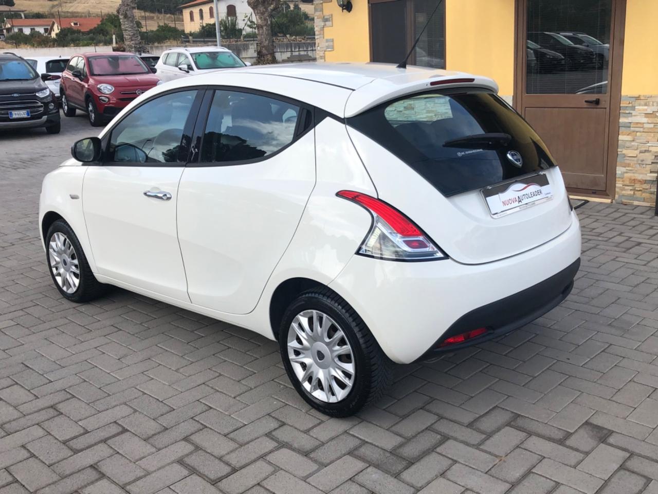 Lancia Ypsilon 1.2 69 CV Unyca 2011