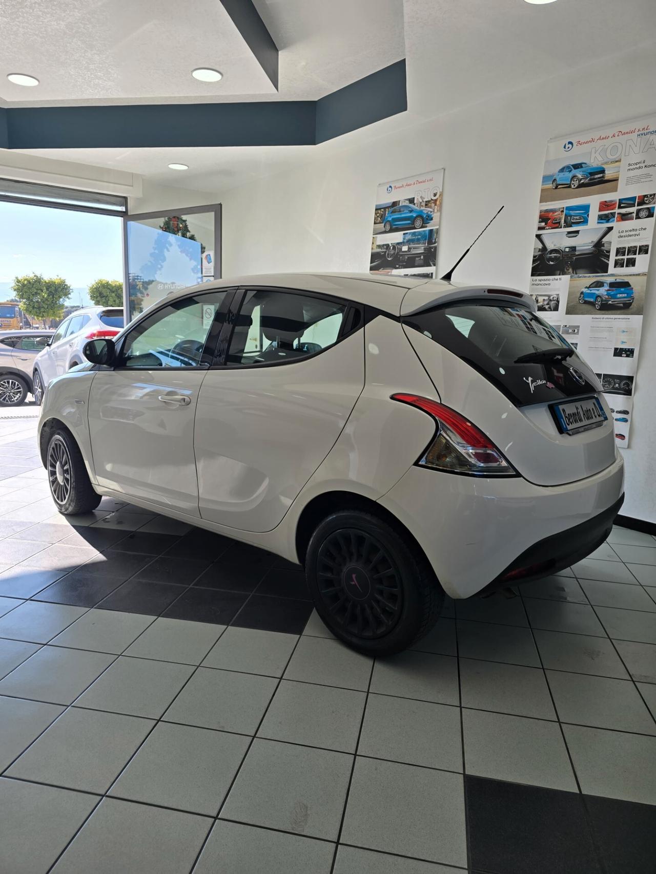 Lancia Ypsilon 1.2 69 CV 5 porte S&S Platinum