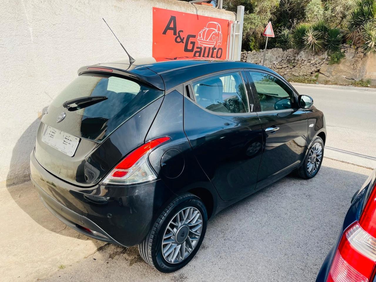 Lancia Ypsilon 1.2 69 CV 5 porte Gold