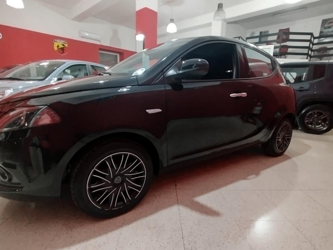 Lancia Ypsilon 1.0 FireFly 5 porte S&S Hybrid Gold