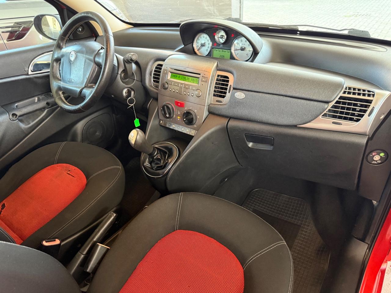 Lancia Ypsilon 1.3 Multijet 16V Momo Design
